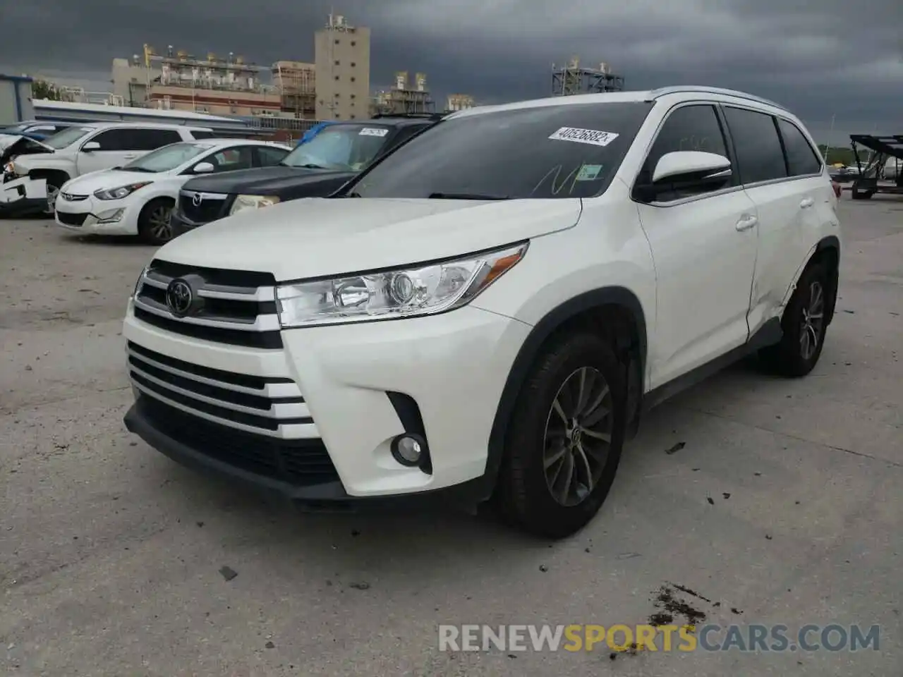 2 Photograph of a damaged car 5TDJZRFH3KS581764 TOYOTA HIGHLANDER 2019