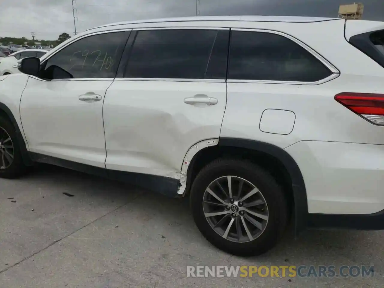 9 Фотография поврежденного автомобиля 5TDJZRFH3KS581764 TOYOTA HIGHLANDER 2019