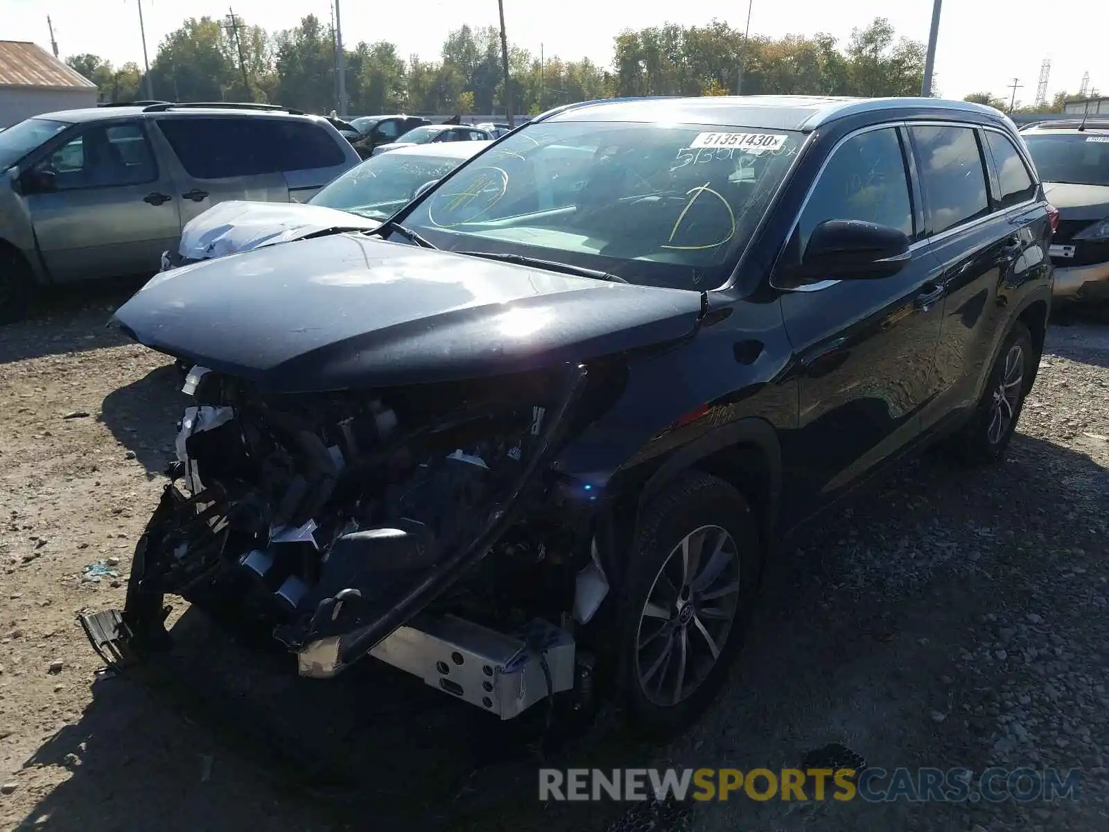 2 Photograph of a damaged car 5TDJZRFH3KS585572 TOYOTA HIGHLANDER 2019