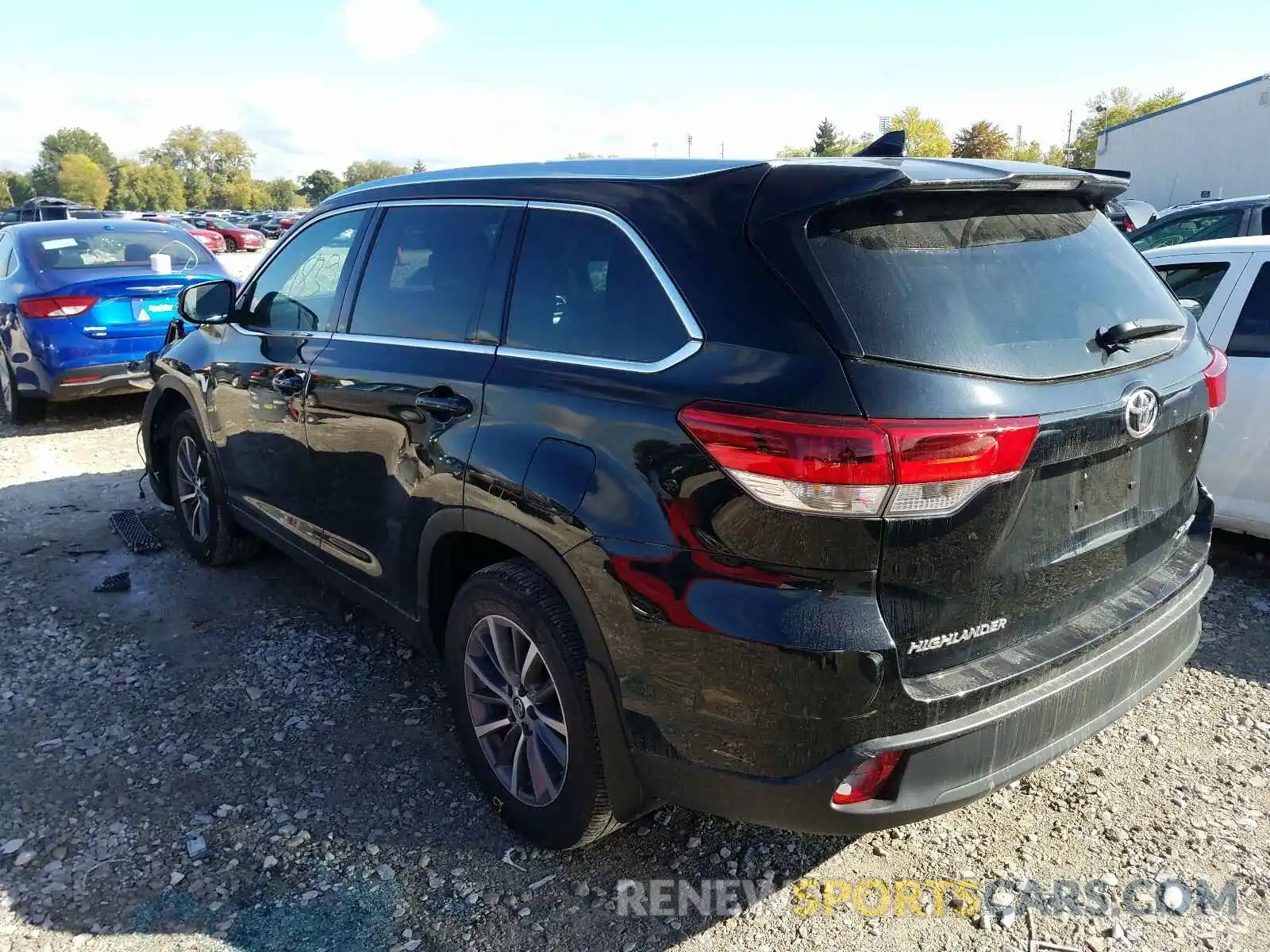 3 Photograph of a damaged car 5TDJZRFH3KS585572 TOYOTA HIGHLANDER 2019