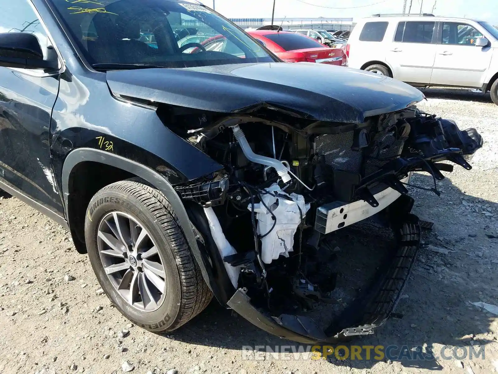 9 Photograph of a damaged car 5TDJZRFH3KS585572 TOYOTA HIGHLANDER 2019