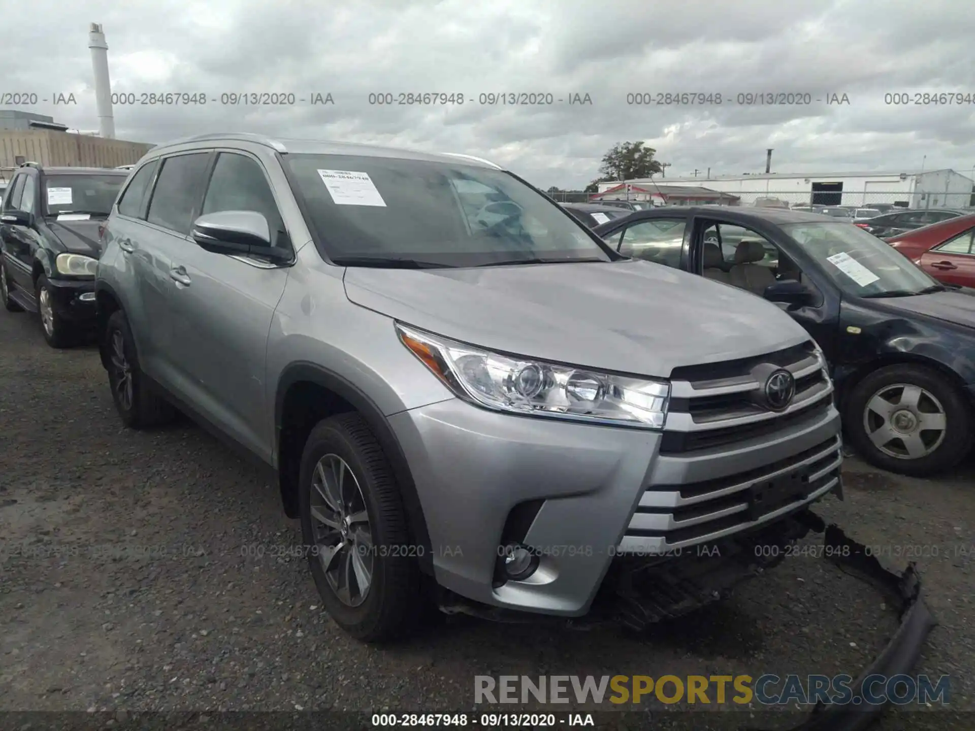 1 Photograph of a damaged car 5TDJZRFH3KS586978 TOYOTA HIGHLANDER 2019