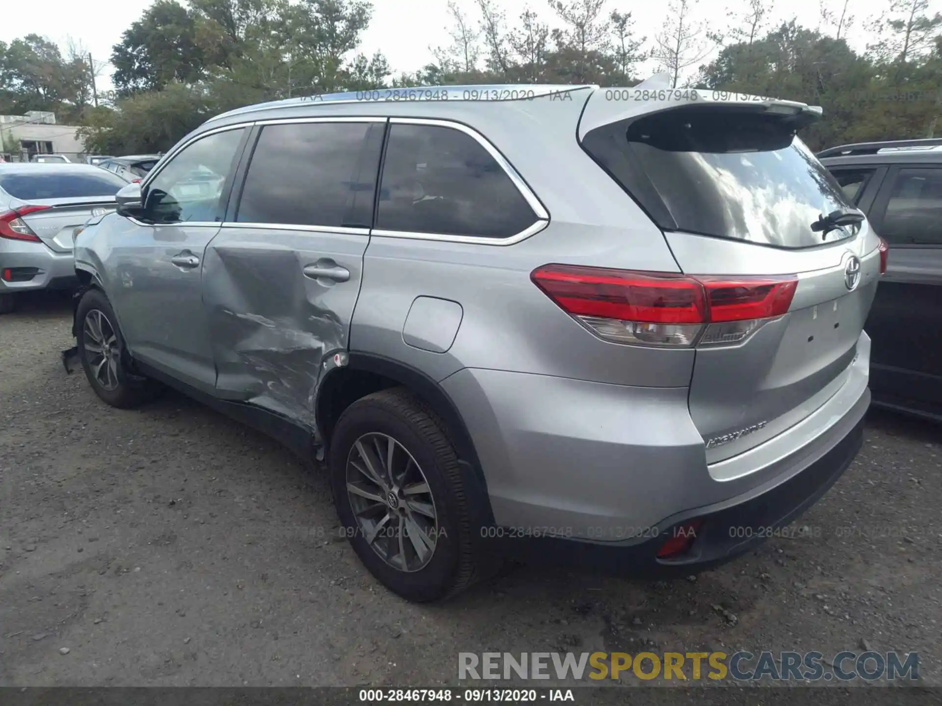 3 Photograph of a damaged car 5TDJZRFH3KS586978 TOYOTA HIGHLANDER 2019