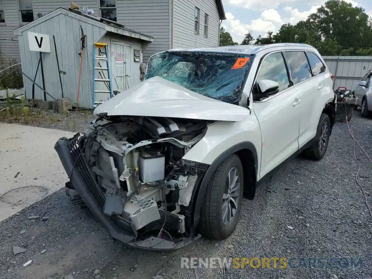 2 Photograph of a damaged car 5TDJZRFH3KS588732 TOYOTA HIGHLANDER 2019