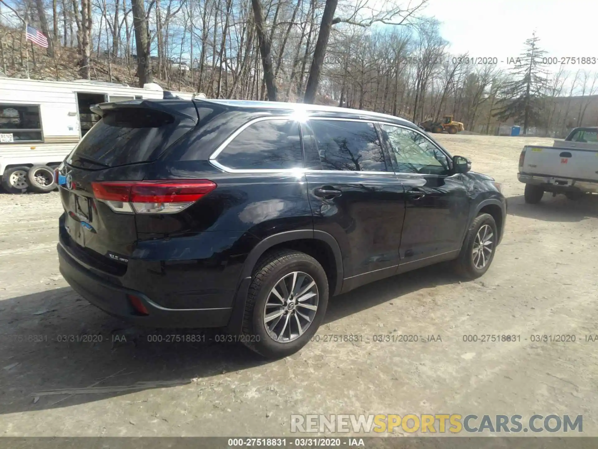 4 Photograph of a damaged car 5TDJZRFH3KS589203 TOYOTA HIGHLANDER 2019