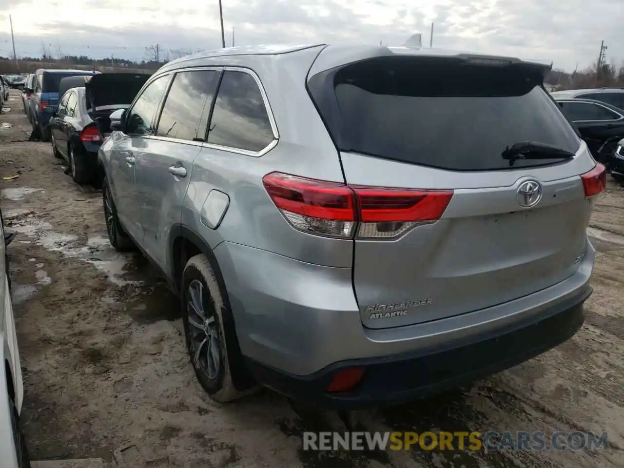 3 Photograph of a damaged car 5TDJZRFH3KS589573 TOYOTA HIGHLANDER 2019