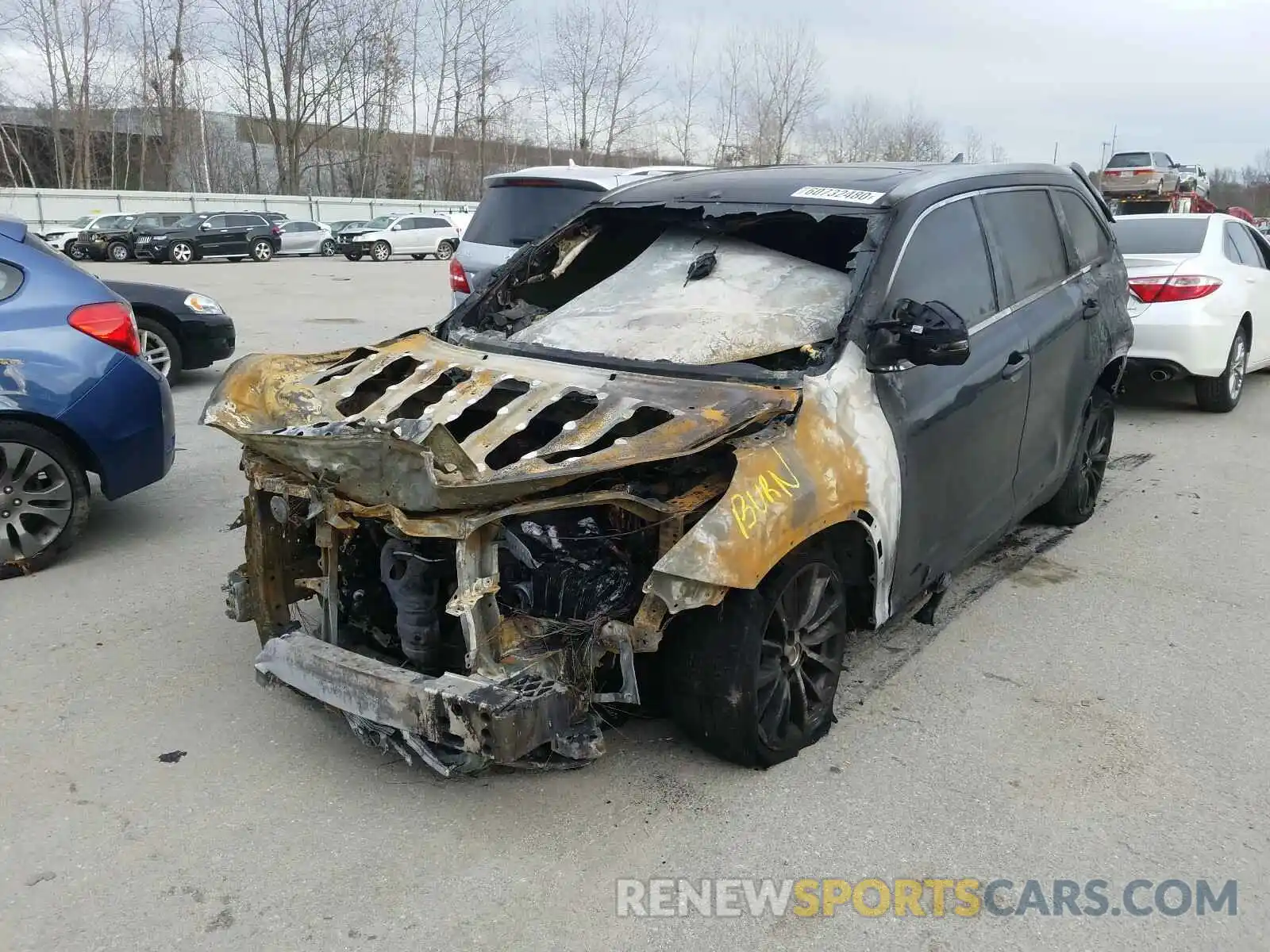 2 Photograph of a damaged car 5TDJZRFH3KS594160 TOYOTA HIGHLANDER 2019