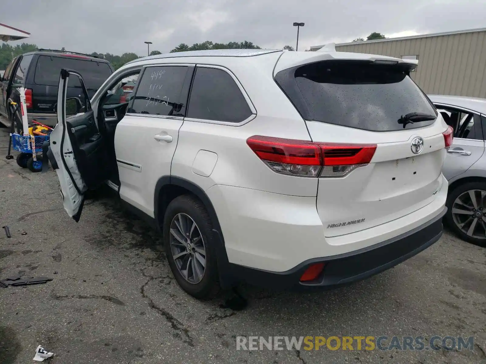 3 Photograph of a damaged car 5TDJZRFH3KS595079 TOYOTA HIGHLANDER 2019