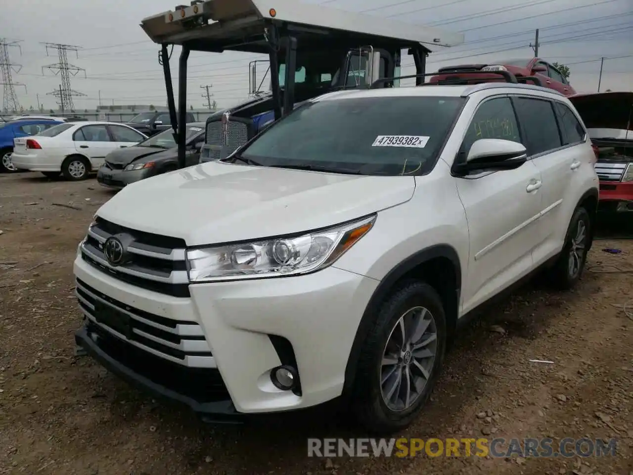 2 Photograph of a damaged car 5TDJZRFH3KS596328 TOYOTA HIGHLANDER 2019