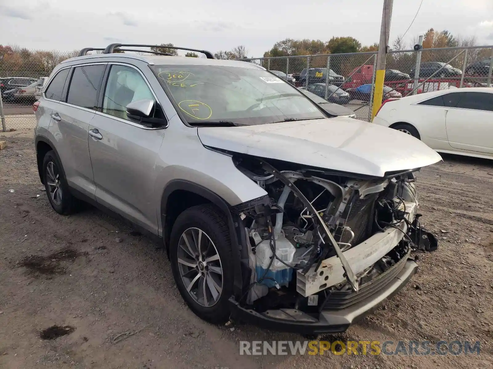 1 Photograph of a damaged car 5TDJZRFH3KS597947 TOYOTA HIGHLANDER 2019