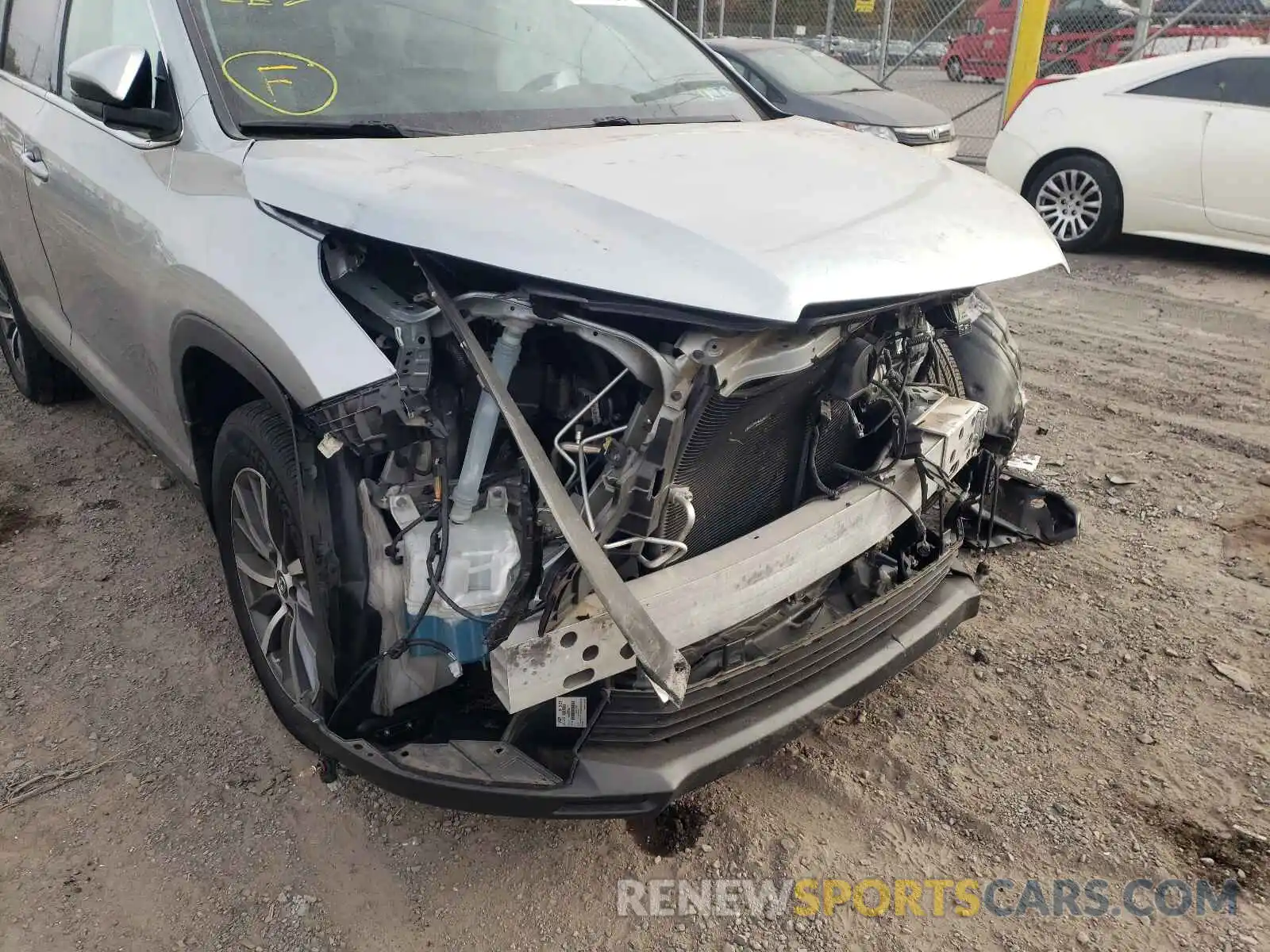 9 Фотография поврежденного автомобиля 5TDJZRFH3KS597947 TOYOTA HIGHLANDER 2019