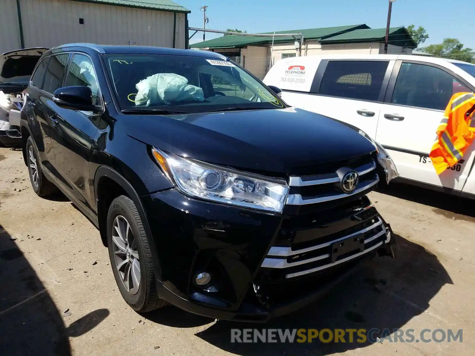 1 Photograph of a damaged car 5TDJZRFH3KS598371 TOYOTA HIGHLANDER 2019