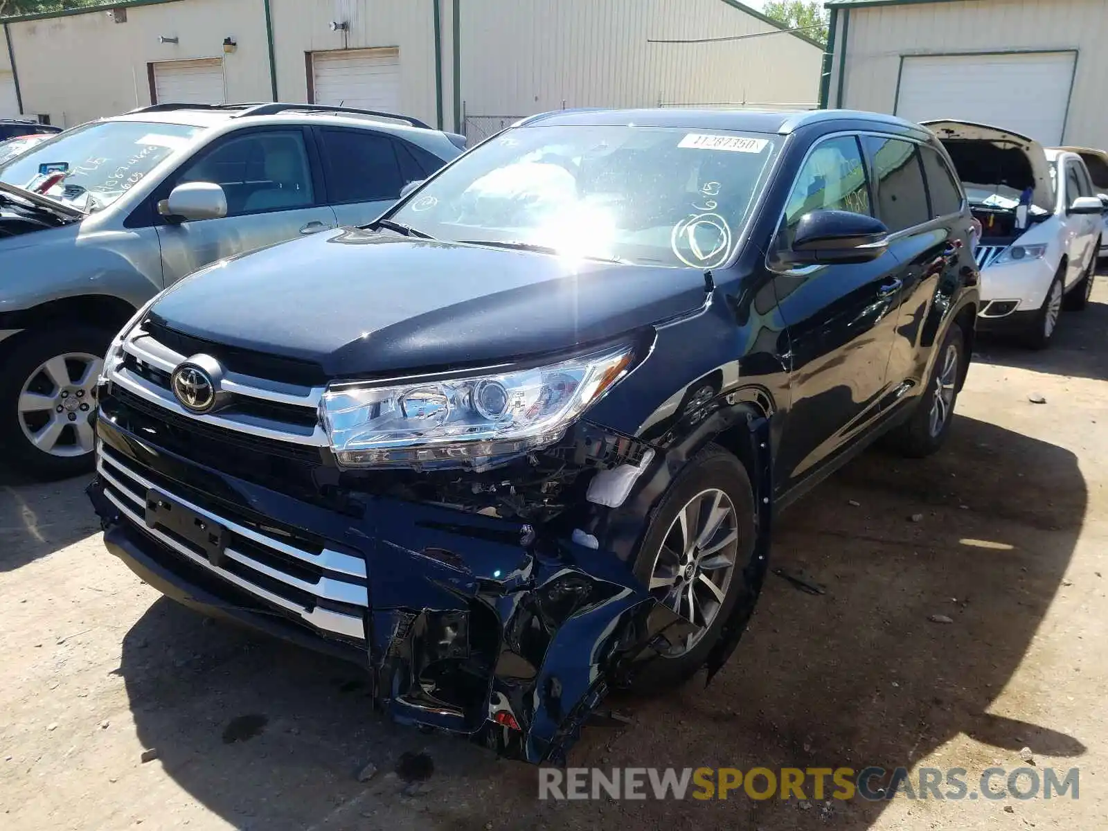 2 Photograph of a damaged car 5TDJZRFH3KS598371 TOYOTA HIGHLANDER 2019