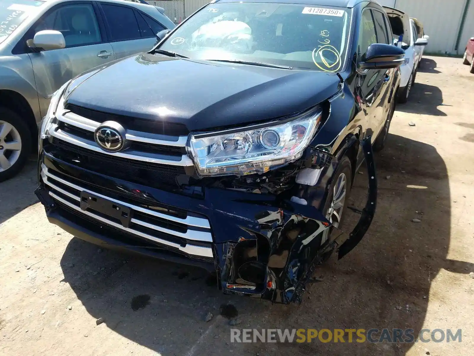 9 Photograph of a damaged car 5TDJZRFH3KS598371 TOYOTA HIGHLANDER 2019