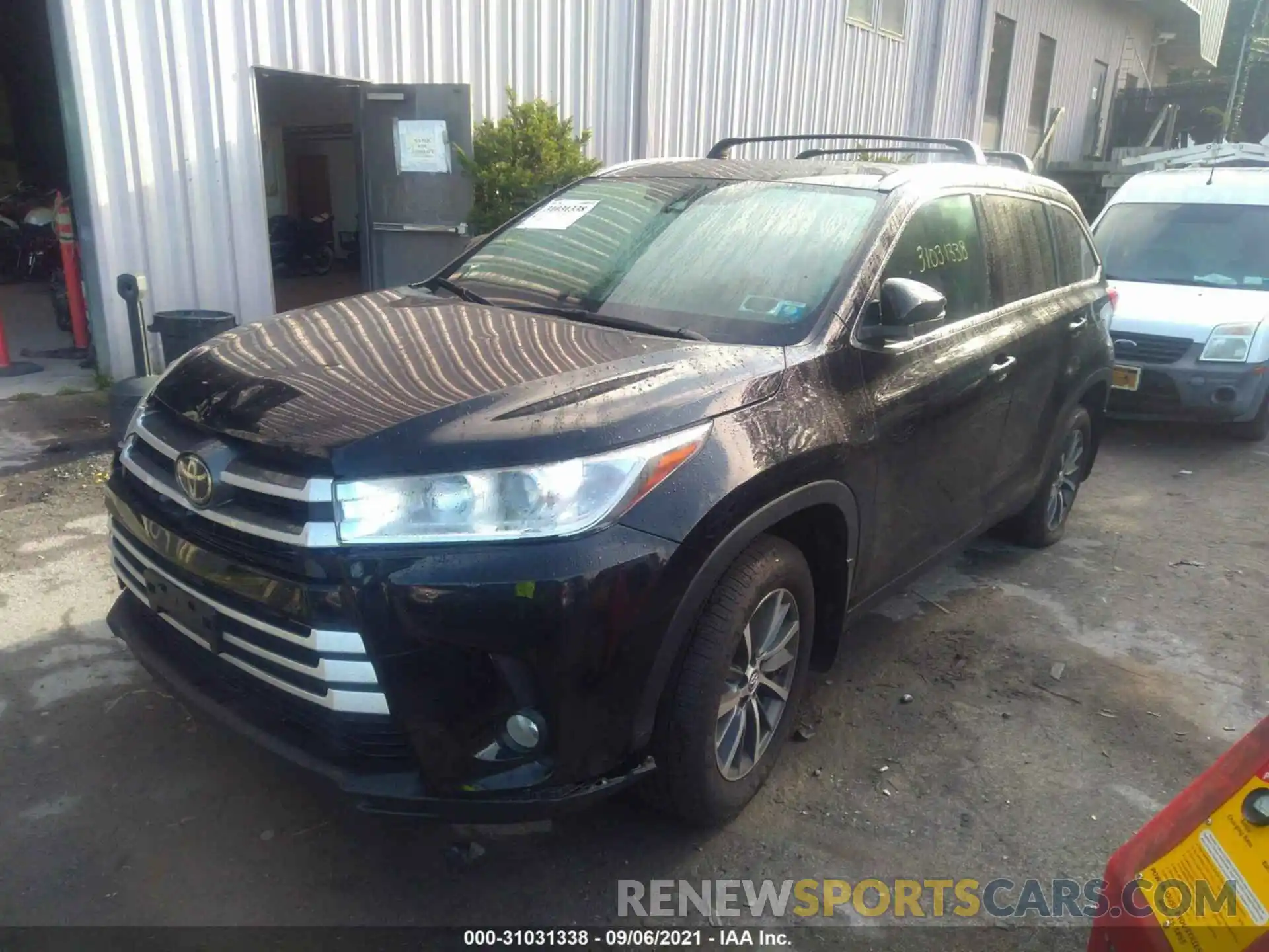 2 Photograph of a damaged car 5TDJZRFH3KS598614 TOYOTA HIGHLANDER 2019