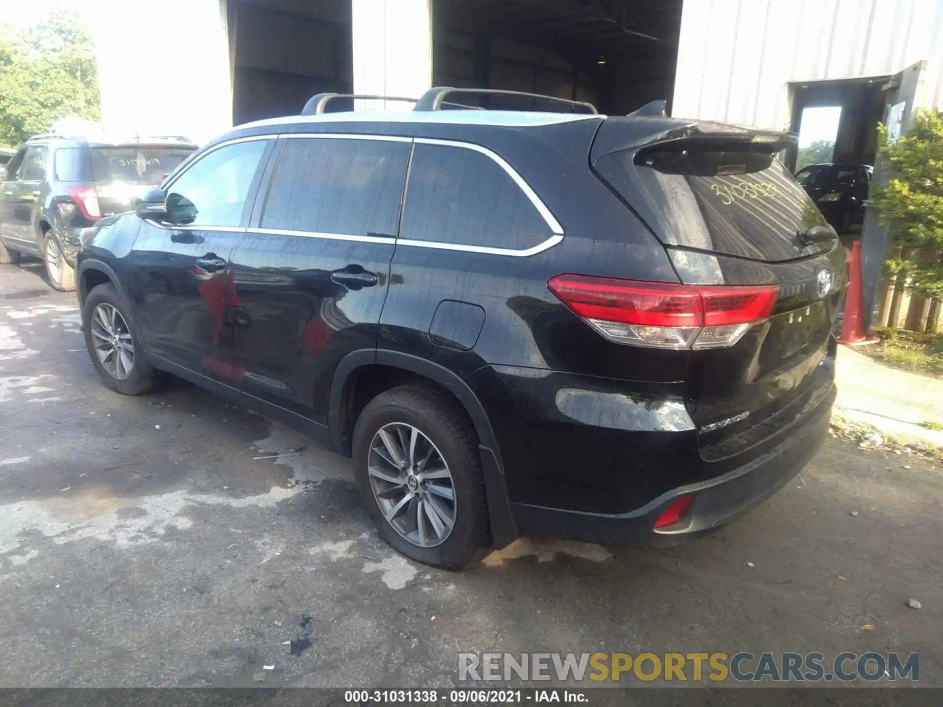 3 Photograph of a damaged car 5TDJZRFH3KS598614 TOYOTA HIGHLANDER 2019