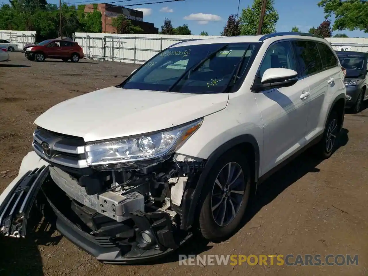 2 Photograph of a damaged car 5TDJZRFH3KS598659 TOYOTA HIGHLANDER 2019