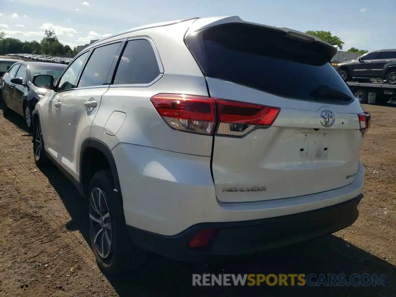 3 Photograph of a damaged car 5TDJZRFH3KS598659 TOYOTA HIGHLANDER 2019