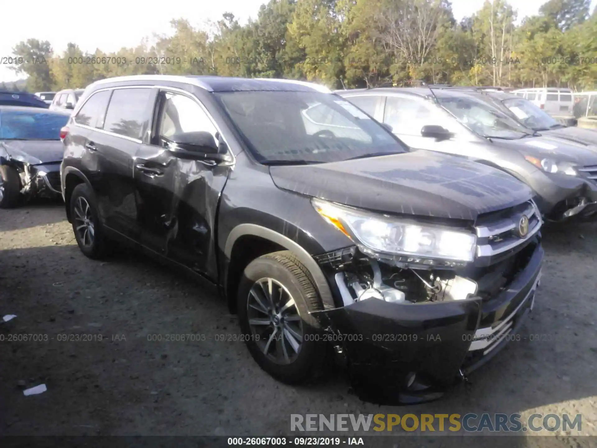 1 Photograph of a damaged car 5TDJZRFH3KS598709 TOYOTA HIGHLANDER 2019