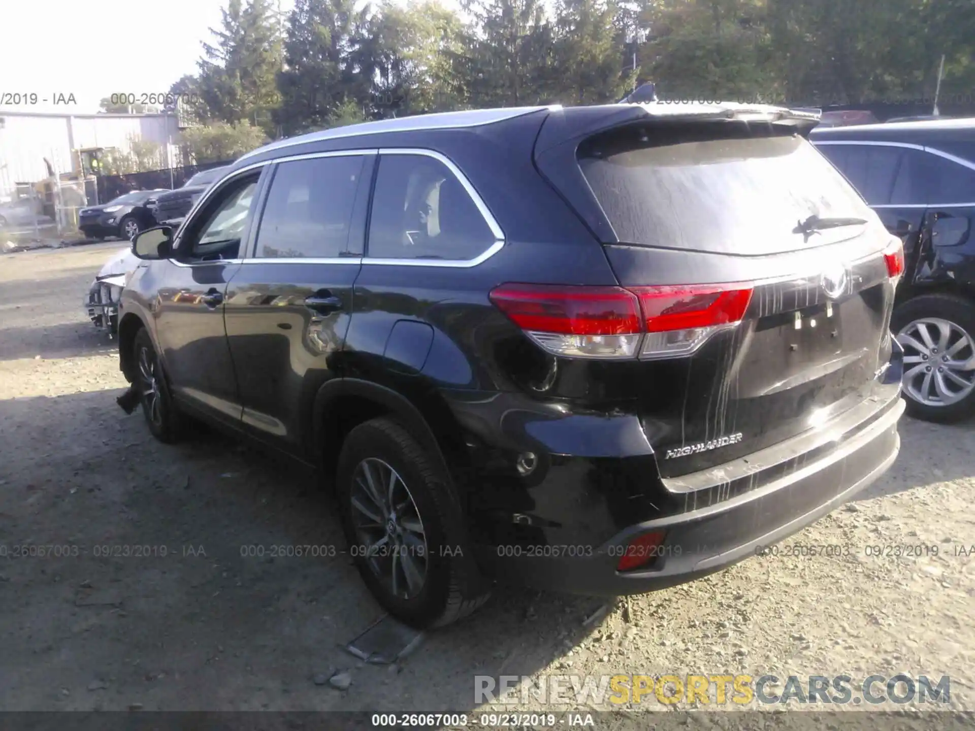 3 Photograph of a damaged car 5TDJZRFH3KS598709 TOYOTA HIGHLANDER 2019