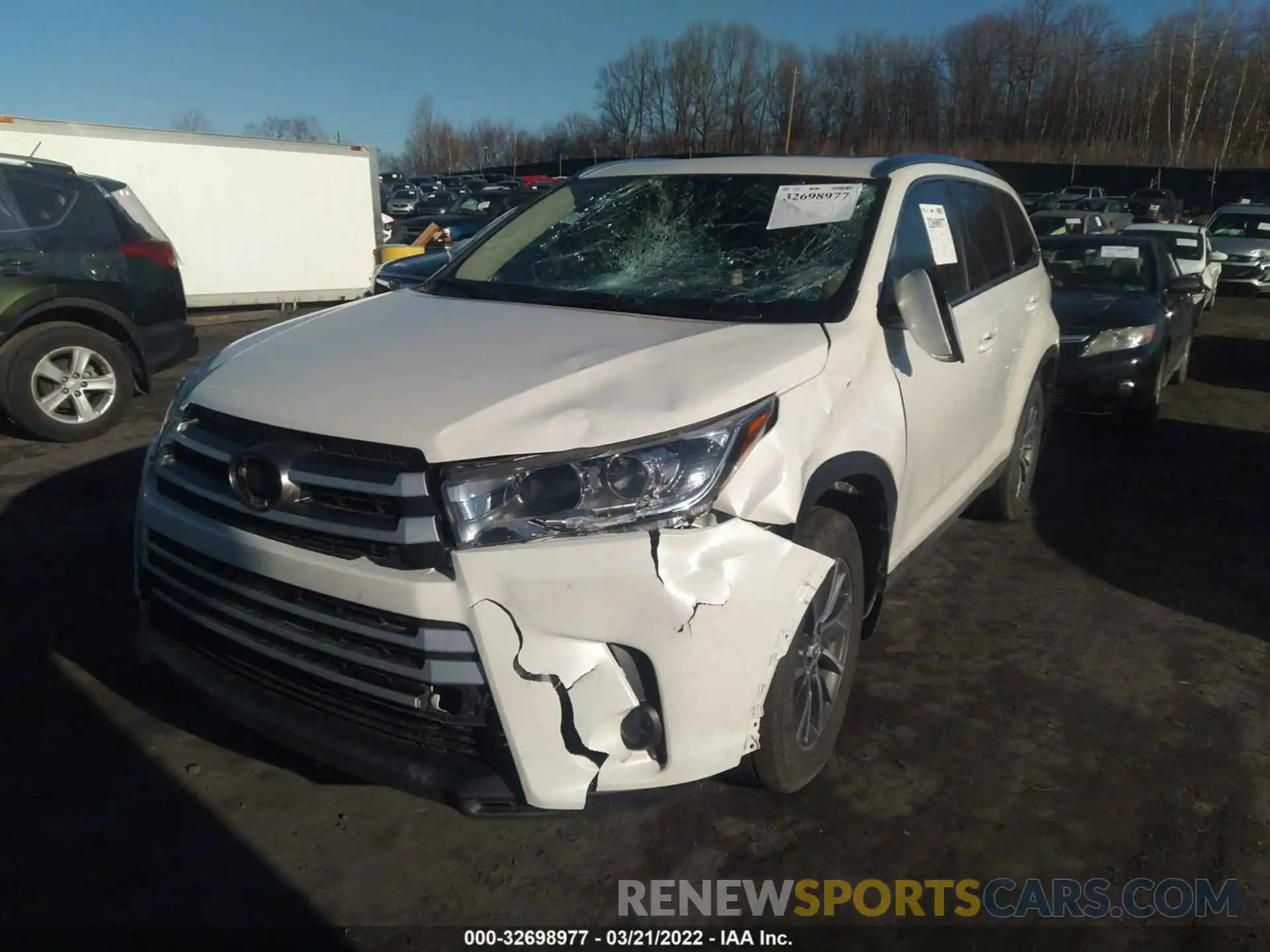 6 Photograph of a damaged car 5TDJZRFH3KS602385 TOYOTA HIGHLANDER 2019