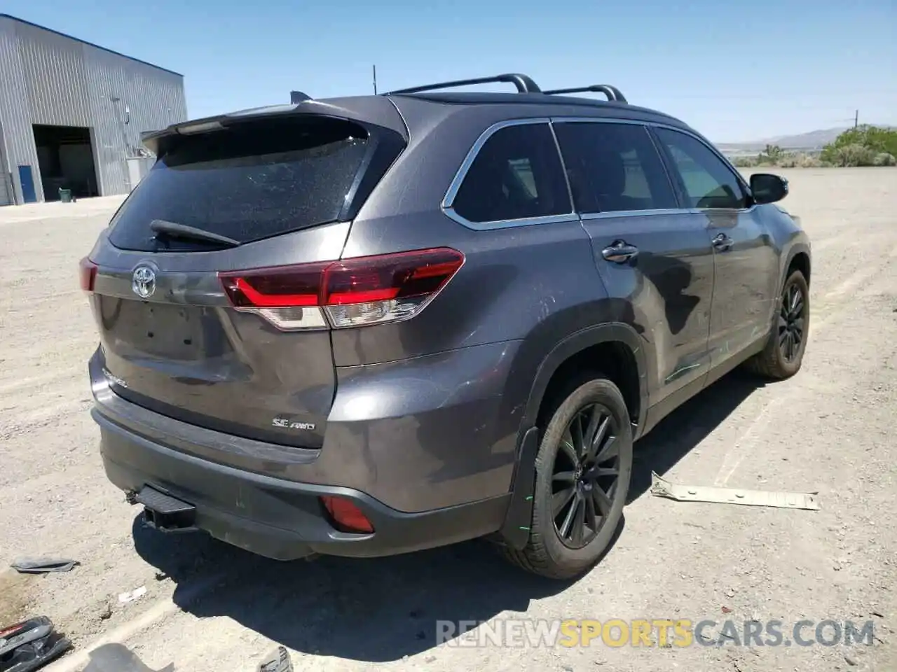 4 Photograph of a damaged car 5TDJZRFH3KS603147 TOYOTA HIGHLANDER 2019