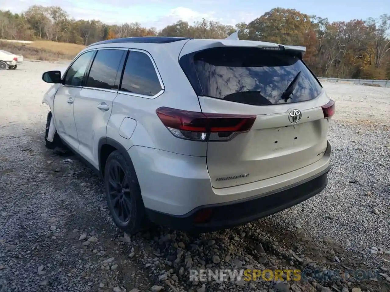 3 Photograph of a damaged car 5TDJZRFH3KS604525 TOYOTA HIGHLANDER 2019