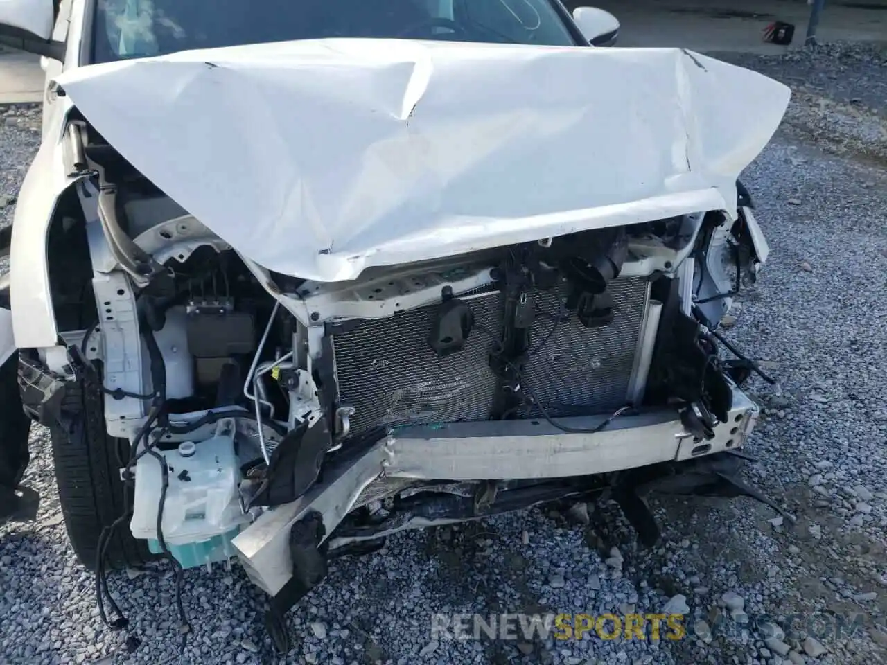 9 Photograph of a damaged car 5TDJZRFH3KS604525 TOYOTA HIGHLANDER 2019