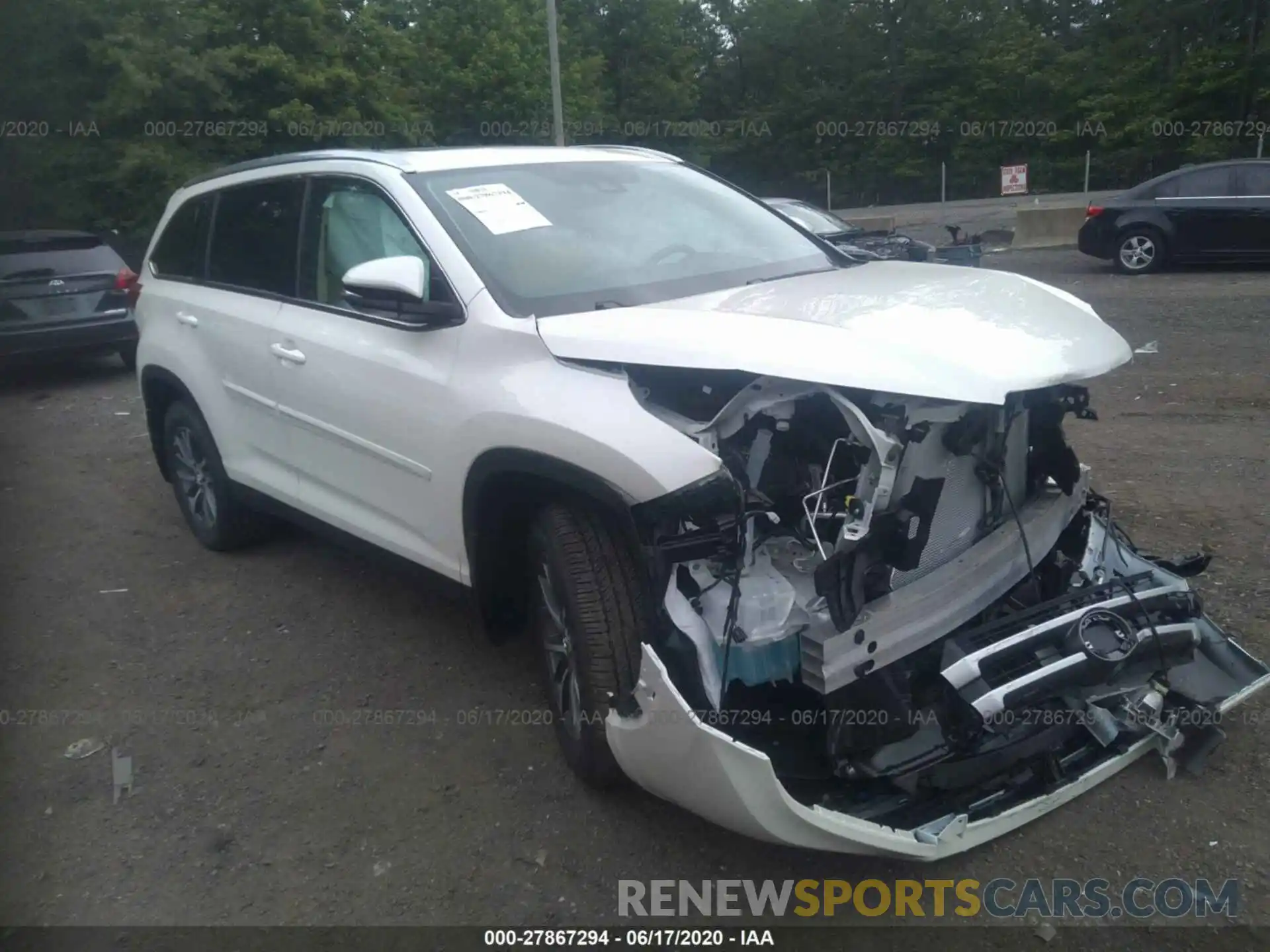 1 Photograph of a damaged car 5TDJZRFH3KS605996 TOYOTA HIGHLANDER 2019