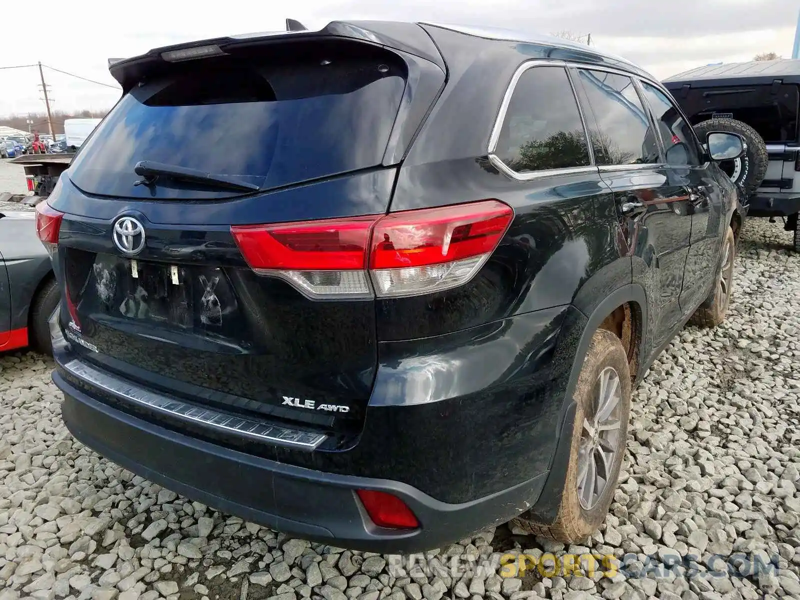 4 Photograph of a damaged car 5TDJZRFH3KS606968 TOYOTA HIGHLANDER 2019