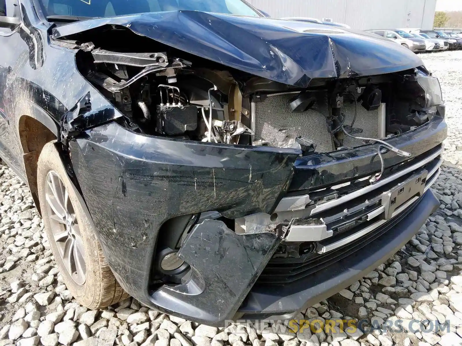 9 Photograph of a damaged car 5TDJZRFH3KS606968 TOYOTA HIGHLANDER 2019