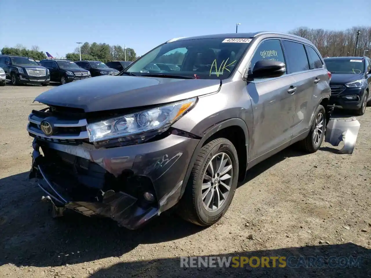 2 Photograph of a damaged car 5TDJZRFH3KS607991 TOYOTA HIGHLANDER 2019