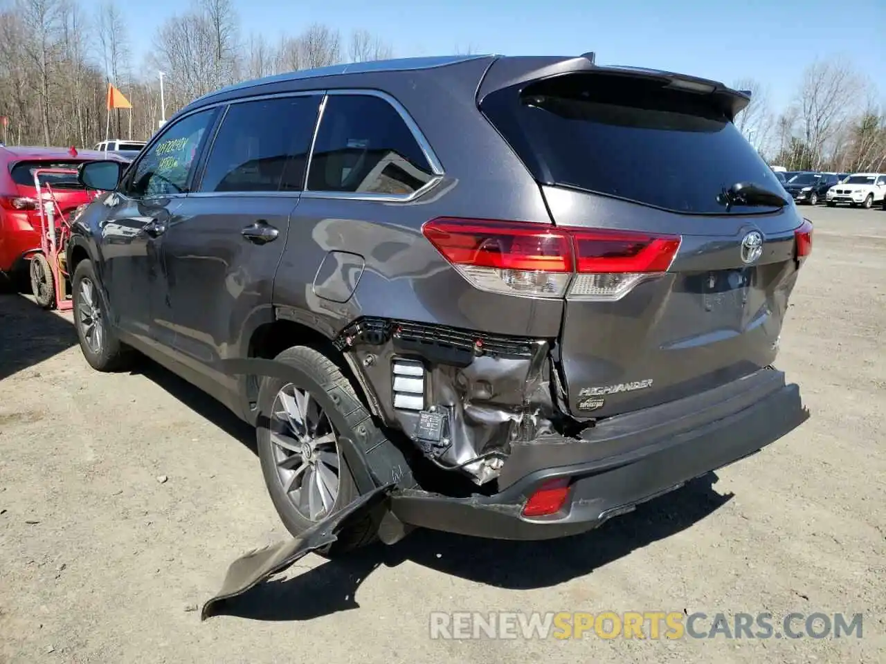 3 Photograph of a damaged car 5TDJZRFH3KS607991 TOYOTA HIGHLANDER 2019