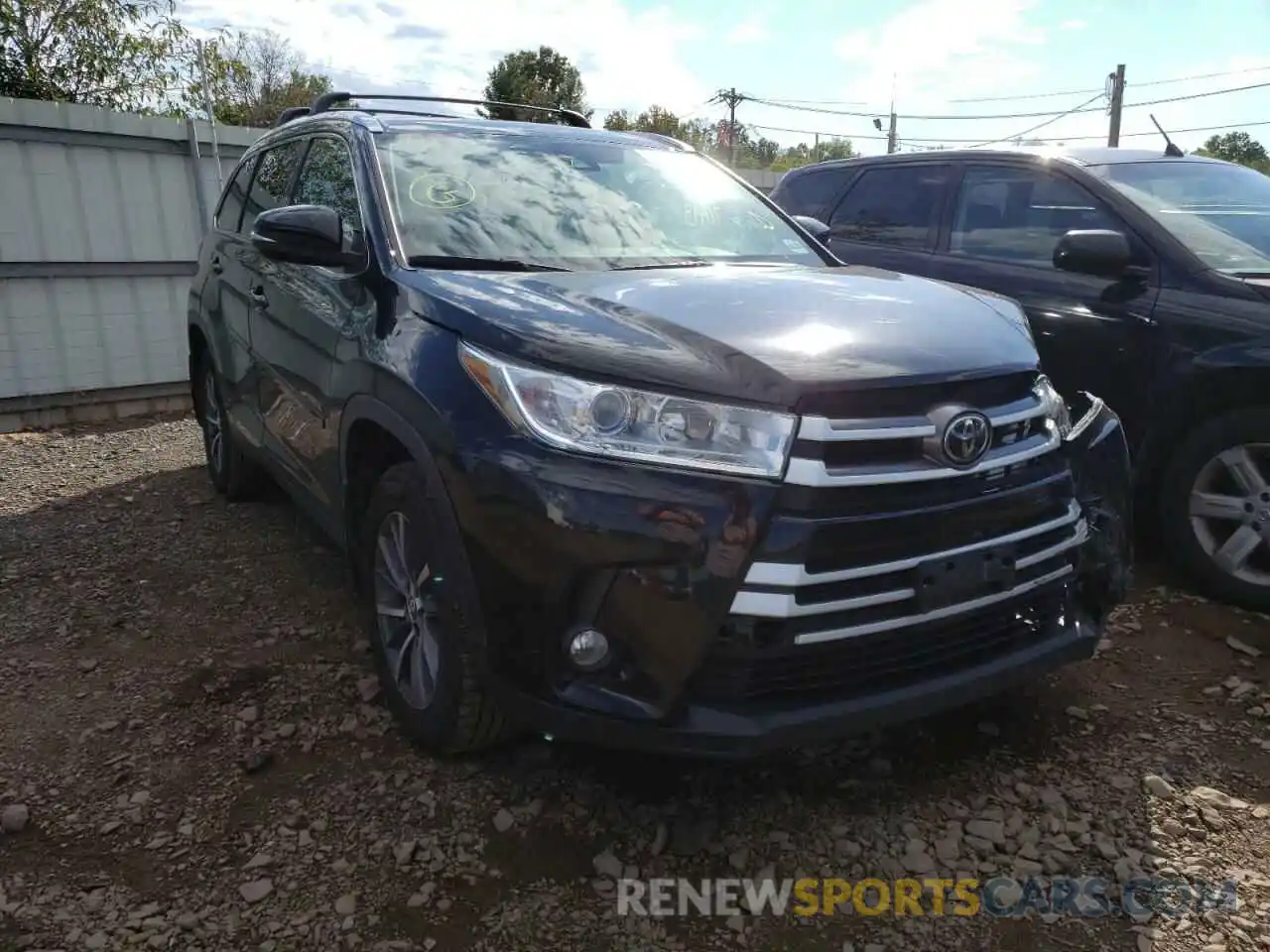 1 Photograph of a damaged car 5TDJZRFH3KS608249 TOYOTA HIGHLANDER 2019