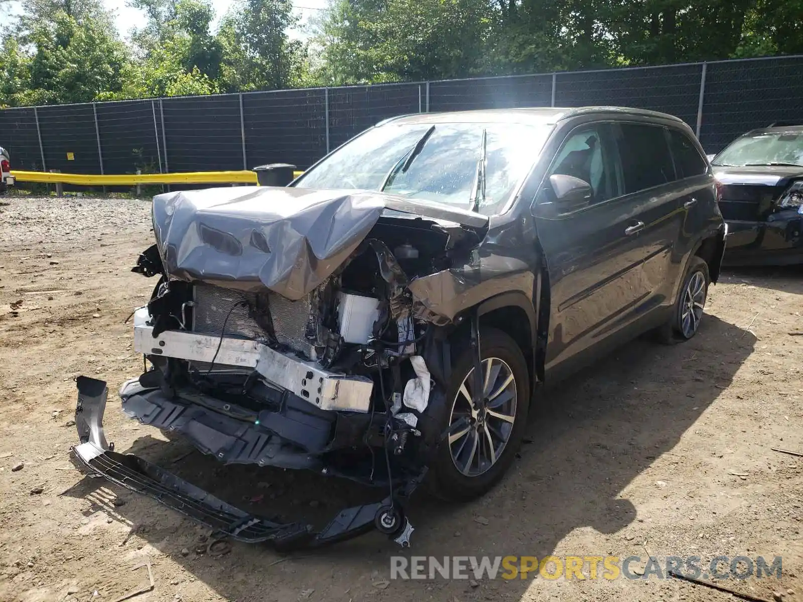 2 Photograph of a damaged car 5TDJZRFH3KS609000 TOYOTA HIGHLANDER 2019