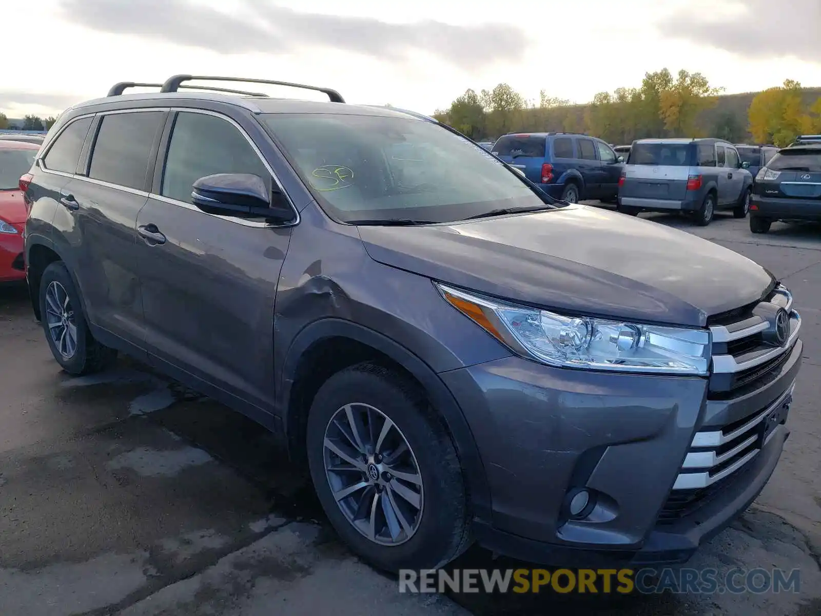 1 Photograph of a damaged car 5TDJZRFH3KS609708 TOYOTA HIGHLANDER 2019