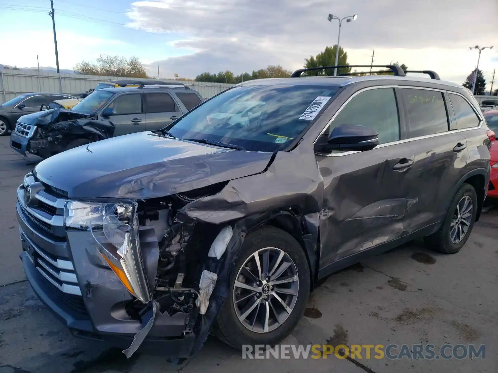 2 Photograph of a damaged car 5TDJZRFH3KS609708 TOYOTA HIGHLANDER 2019