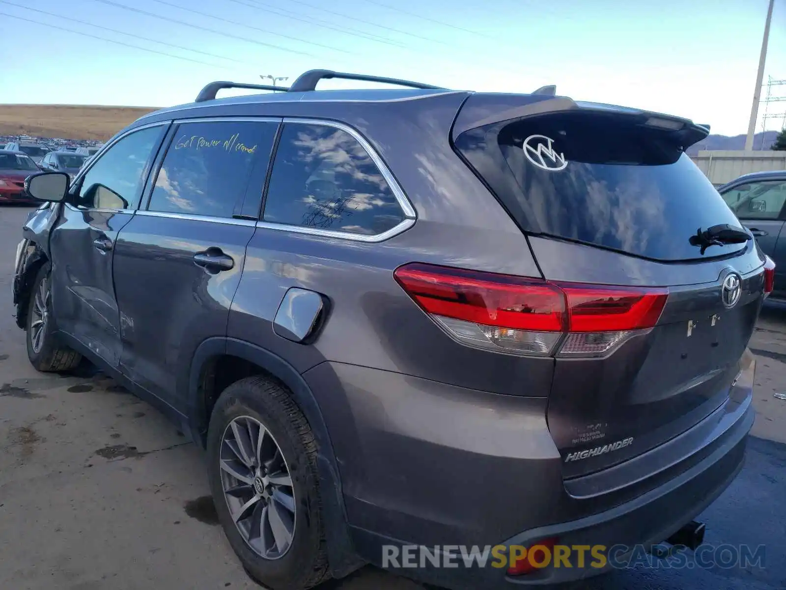 3 Photograph of a damaged car 5TDJZRFH3KS609708 TOYOTA HIGHLANDER 2019