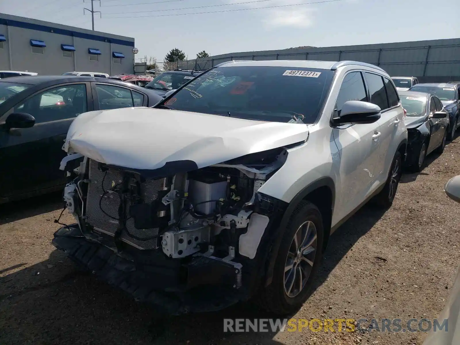 2 Photograph of a damaged car 5TDJZRFH3KS611412 TOYOTA HIGHLANDER 2019