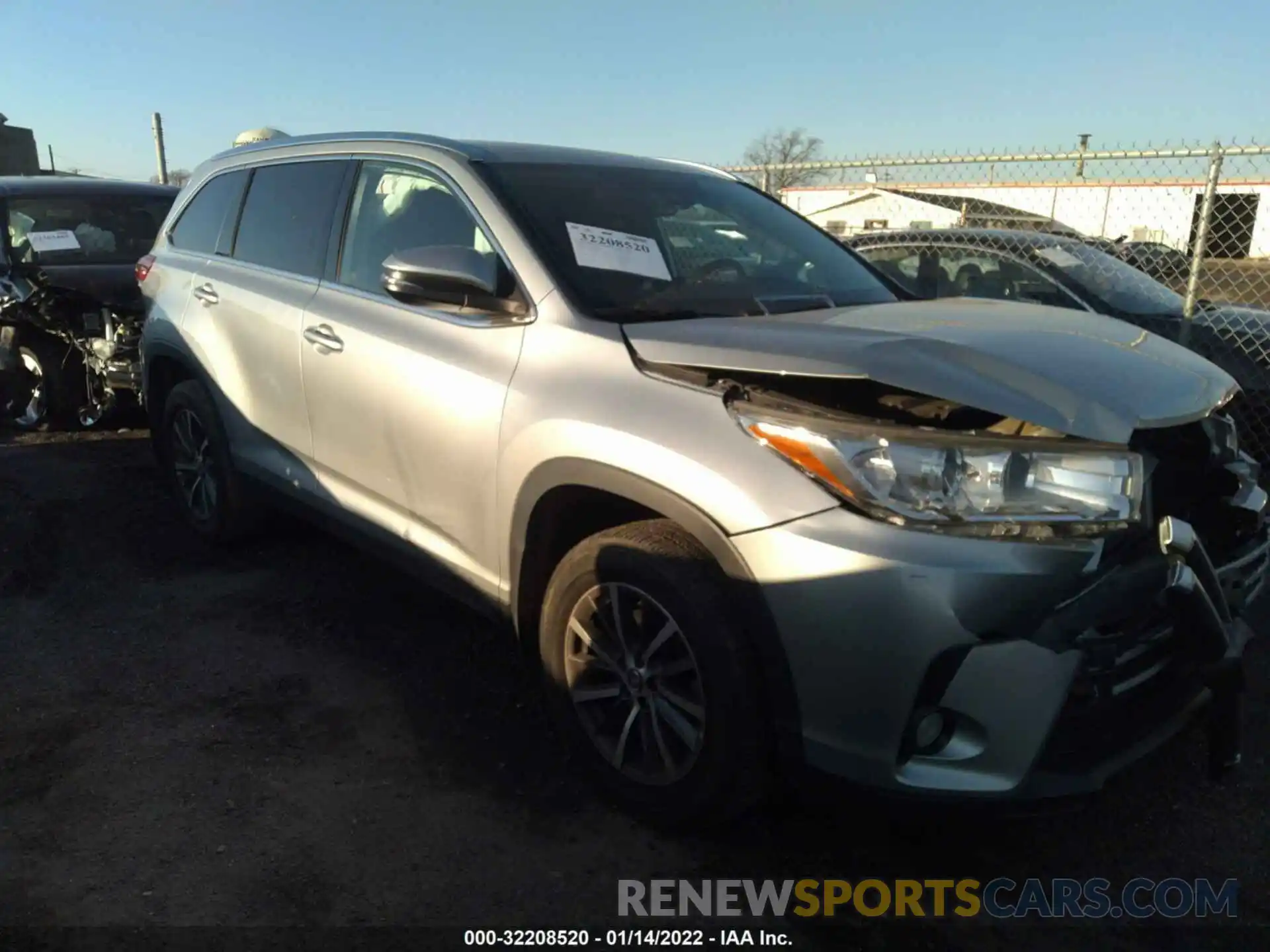 1 Photograph of a damaged car 5TDJZRFH3KS612298 TOYOTA HIGHLANDER 2019