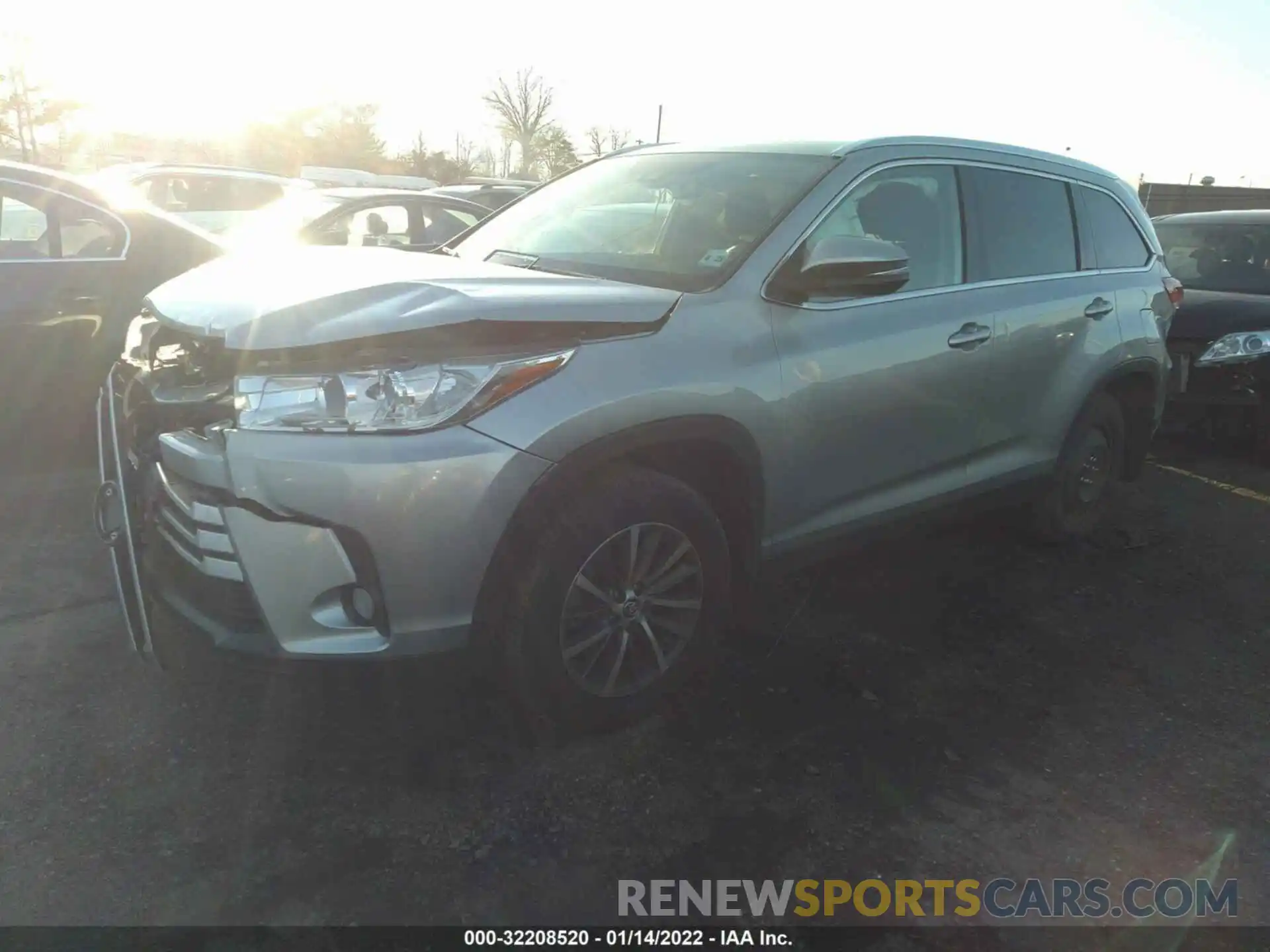 2 Photograph of a damaged car 5TDJZRFH3KS612298 TOYOTA HIGHLANDER 2019