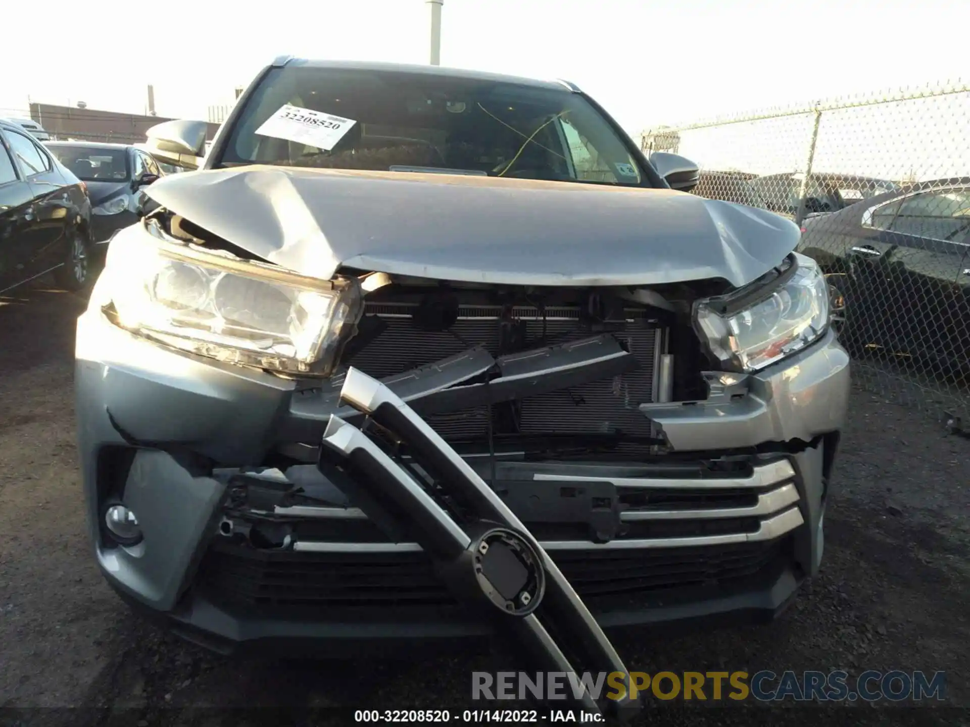 6 Photograph of a damaged car 5TDJZRFH3KS612298 TOYOTA HIGHLANDER 2019