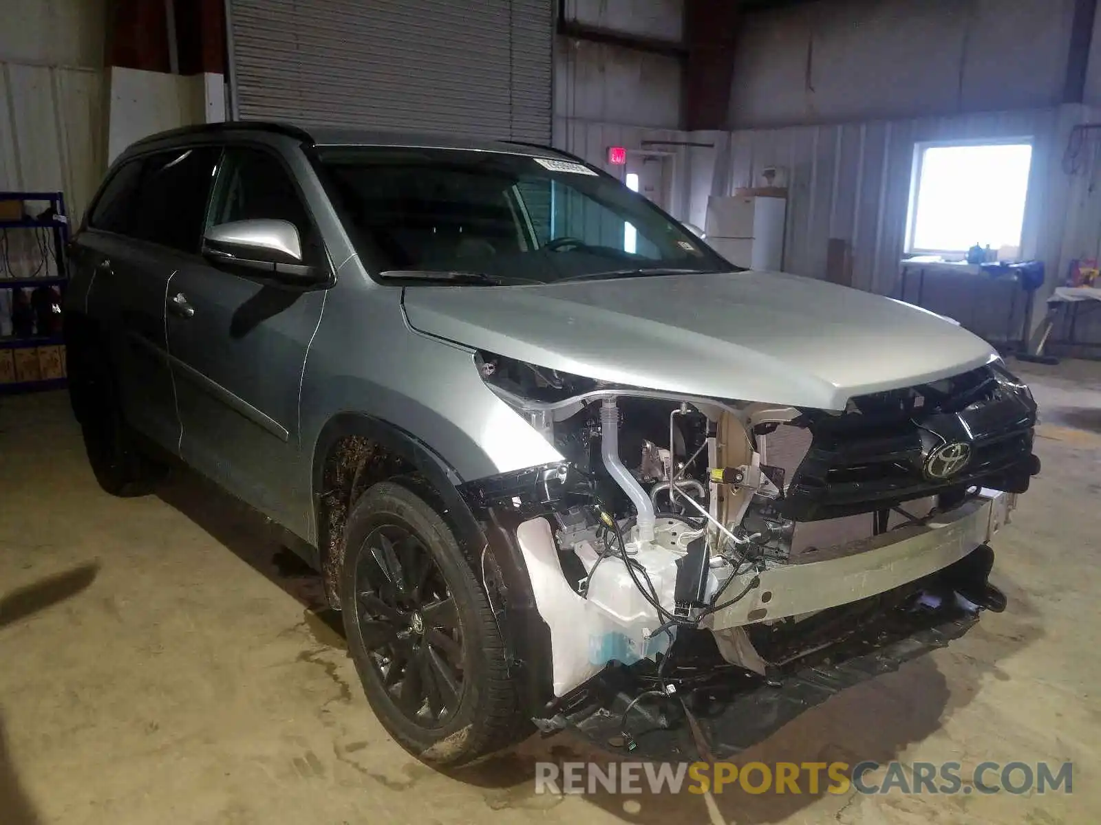 1 Photograph of a damaged car 5TDJZRFH3KS612379 TOYOTA HIGHLANDER 2019