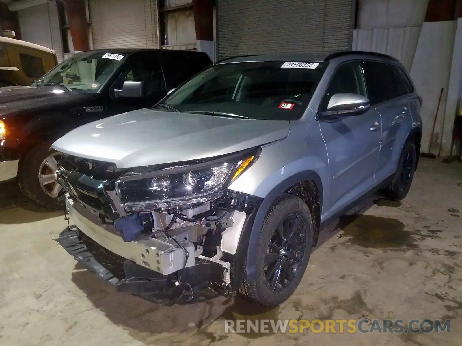 2 Photograph of a damaged car 5TDJZRFH3KS612379 TOYOTA HIGHLANDER 2019