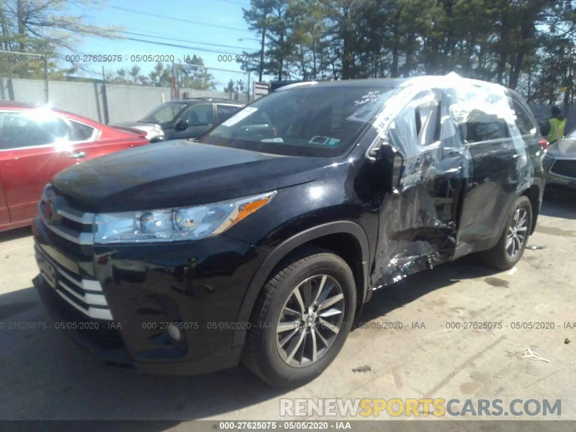 2 Photograph of a damaged car 5TDJZRFH3KS614472 TOYOTA HIGHLANDER 2019