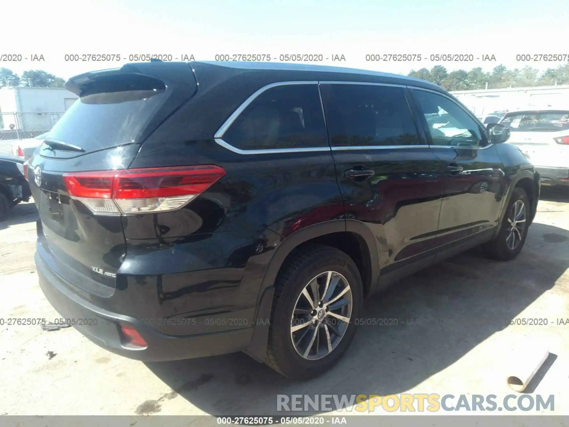 4 Photograph of a damaged car 5TDJZRFH3KS614472 TOYOTA HIGHLANDER 2019