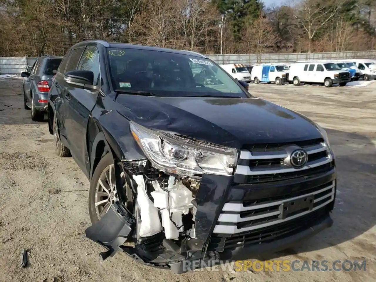 1 Photograph of a damaged car 5TDJZRFH3KS615492 TOYOTA HIGHLANDER 2019