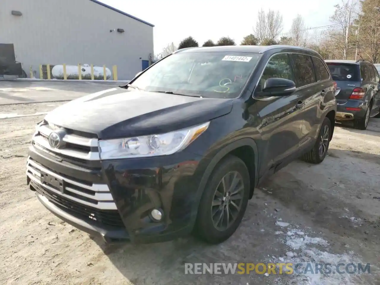 2 Photograph of a damaged car 5TDJZRFH3KS615492 TOYOTA HIGHLANDER 2019