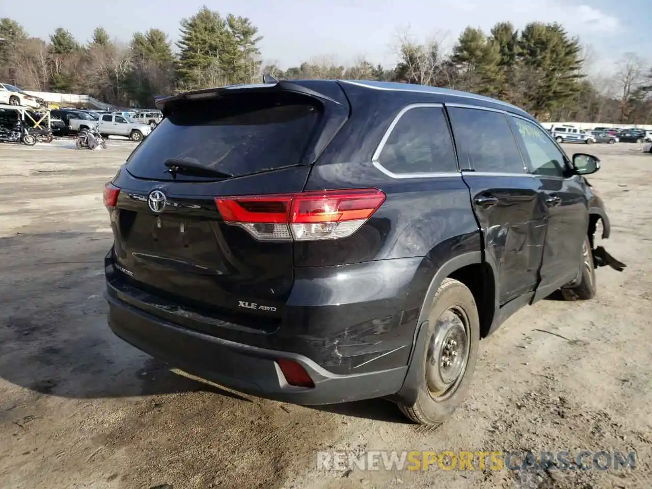 4 Photograph of a damaged car 5TDJZRFH3KS615492 TOYOTA HIGHLANDER 2019