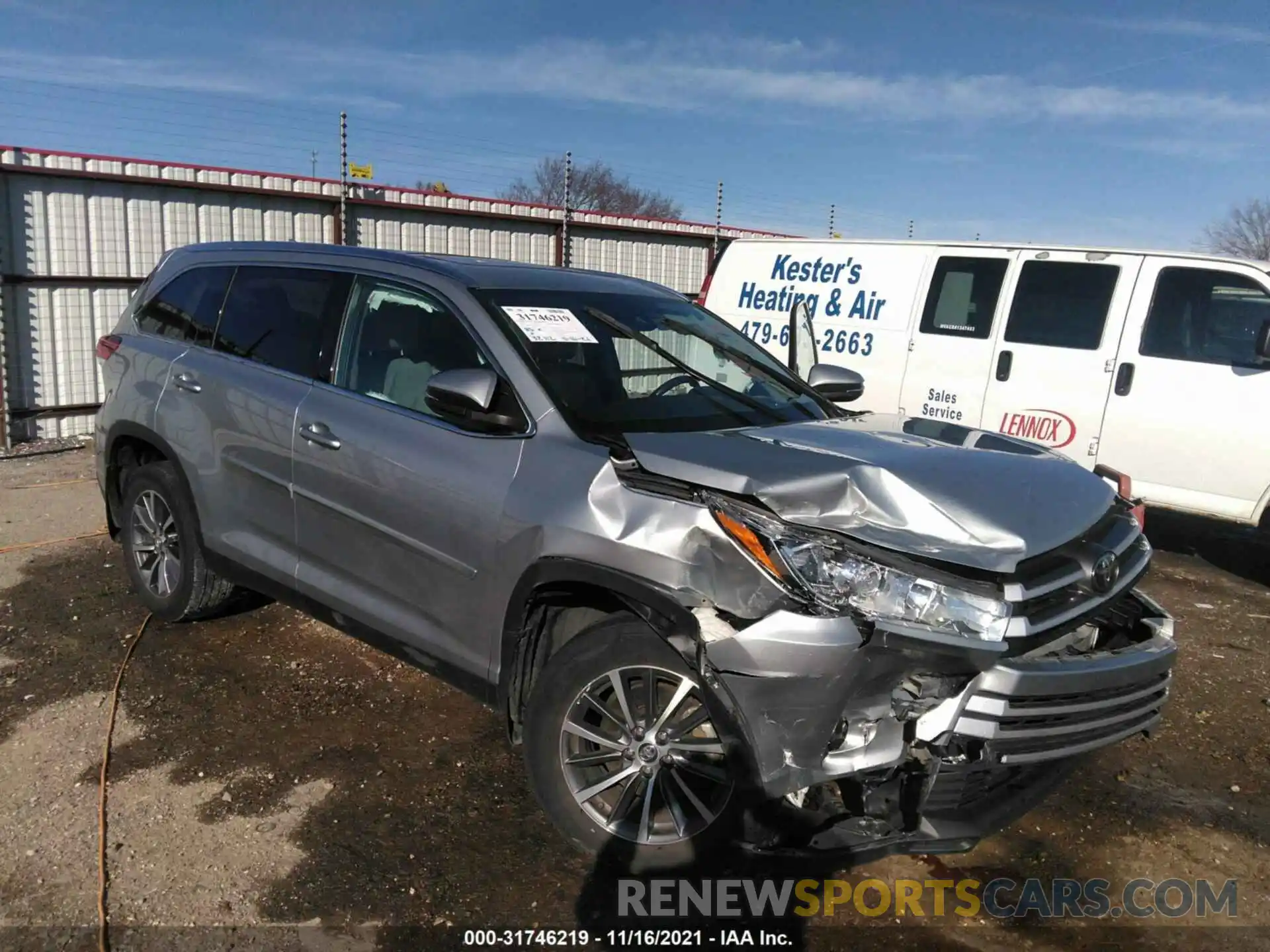 1 Photograph of a damaged car 5TDJZRFH3KS618263 TOYOTA HIGHLANDER 2019